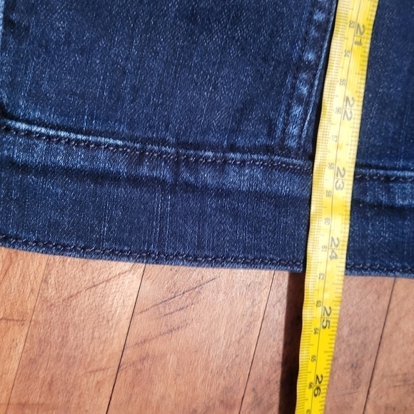 7 For All Mankind Jen7 Frayed Collar Denim Jacket - Picture 12 of 15